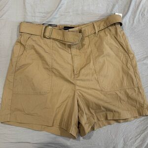 Banana Republic Women's Cargo Shorts in Tan